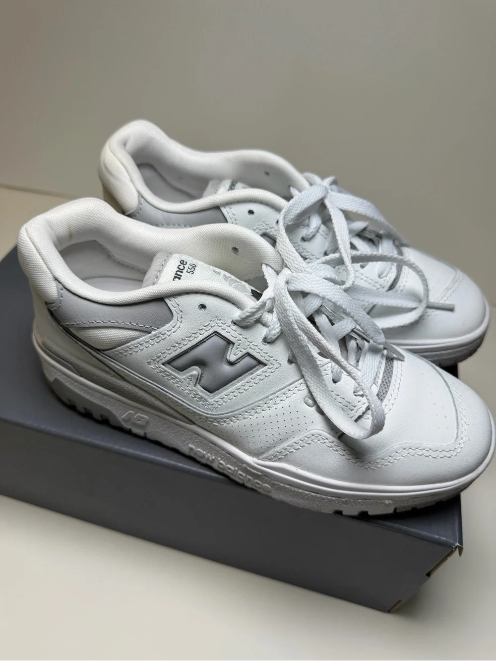 New Balance 550 Women’s 6 White Grey BBW550BB Basketball Sneaker Athletic Shoes